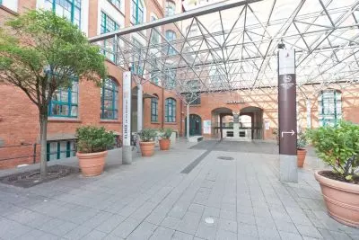 Praxis Dr. Entezami, Klinik am Pelikanplatz, Fachklinik für Brust-OP in Hannover